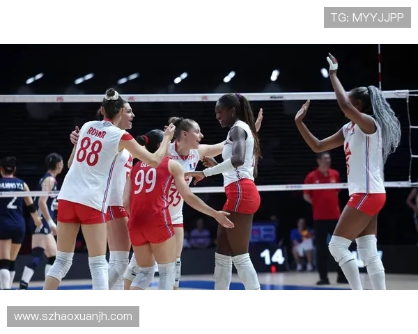中国女排迎战美国澳门队全力争胜展现巅峰竞技状态